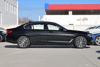 2019款宝马5系2.0T自动530Li 尊享型豪华套装