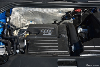 2018款奥迪Q3 30周年年型 30 TFSI时尚型