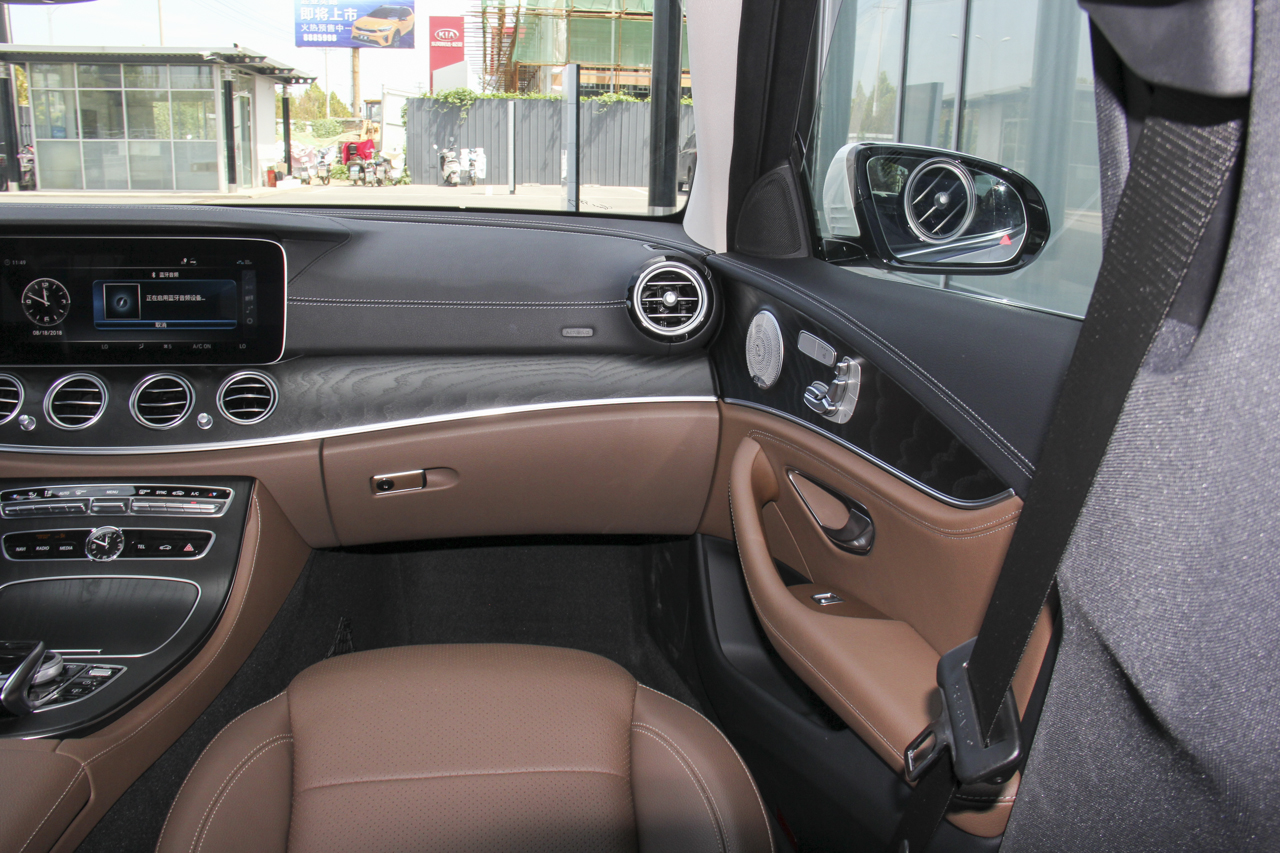 2018款奔驰E级改款2.0T自动 300L 豪华型