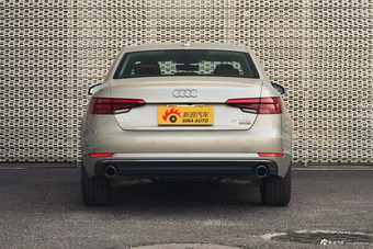 2018款奥迪A4L 2.0T自动30周年年型45 TFSI quattro个性运动版