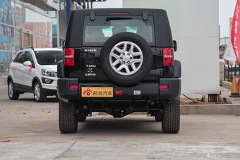 2016款北京BJ40L 2.0T手动四驱尊贵版 极夜黑