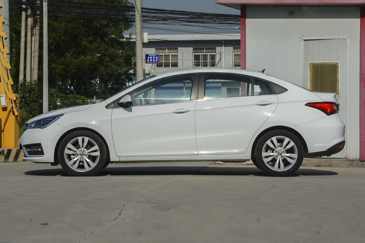 2017款艾瑞泽5 1.5L自动领潮版