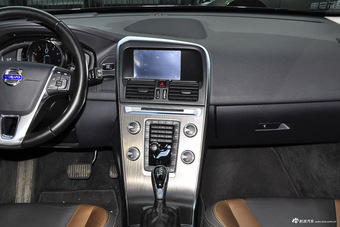 2016款沃尔沃XC60 2.0T自动 T5 AWD智驭版