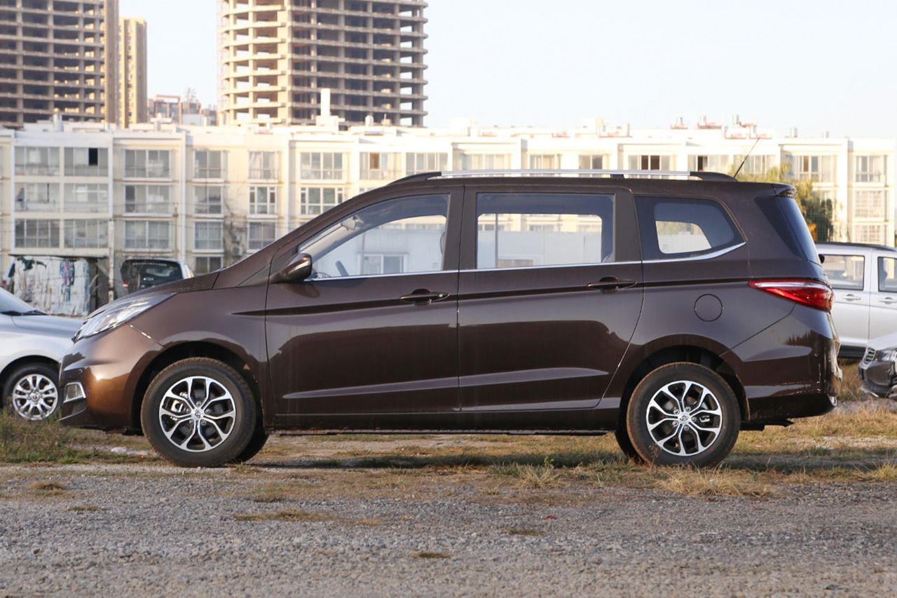 2016款长安欧尚1.5L手动豪华型