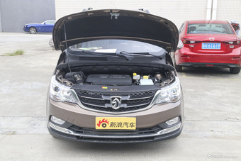 2016款宝骏730 1.5T手动豪华版 7座