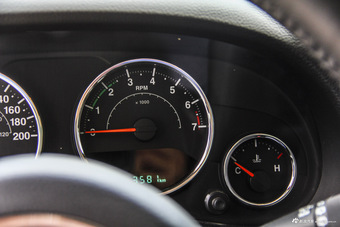 2015款牧马人3.0L自动四门舒享版Sahara