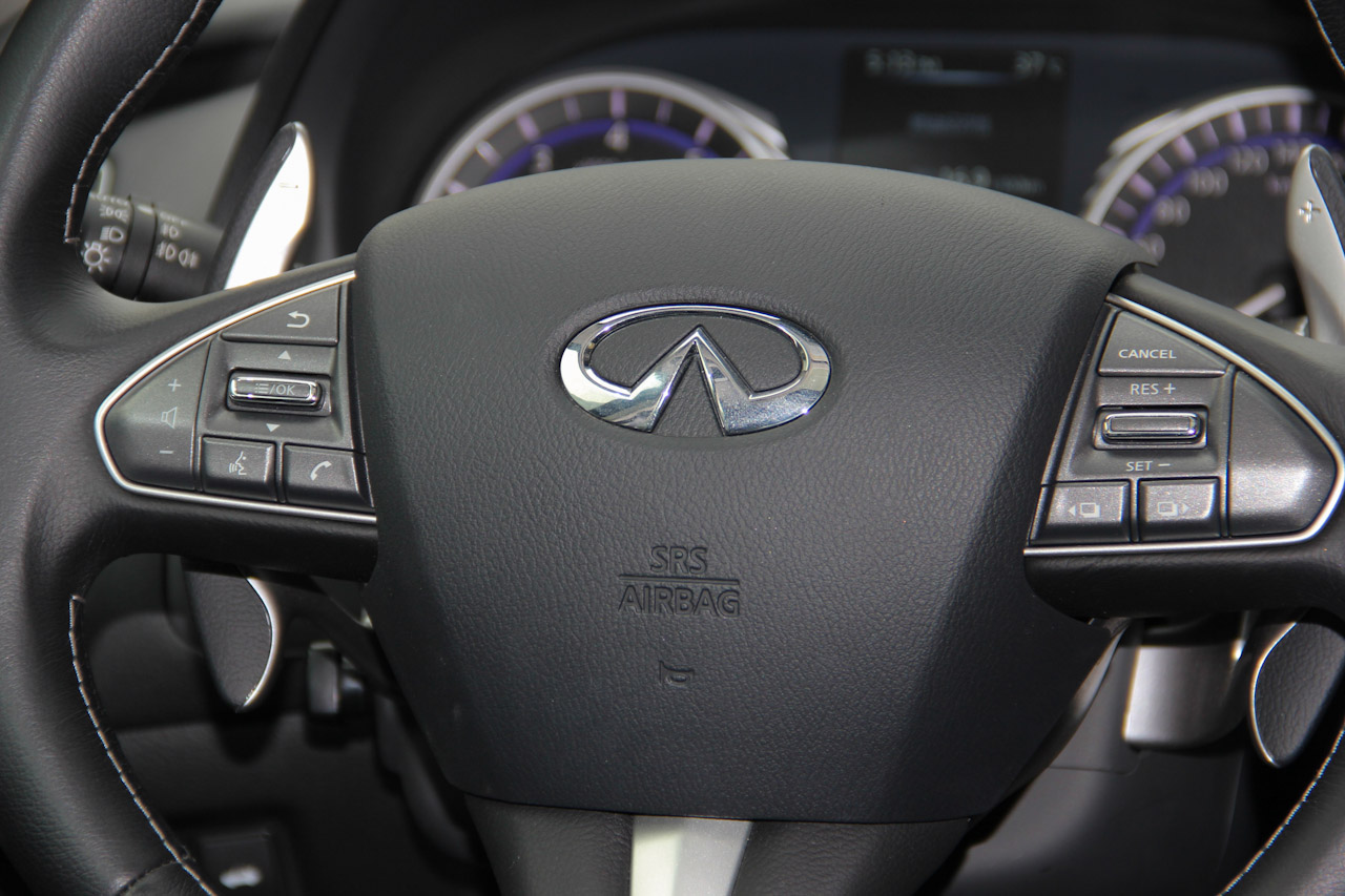 2016款英菲尼迪Q50L 2.0T自动豪华运动版