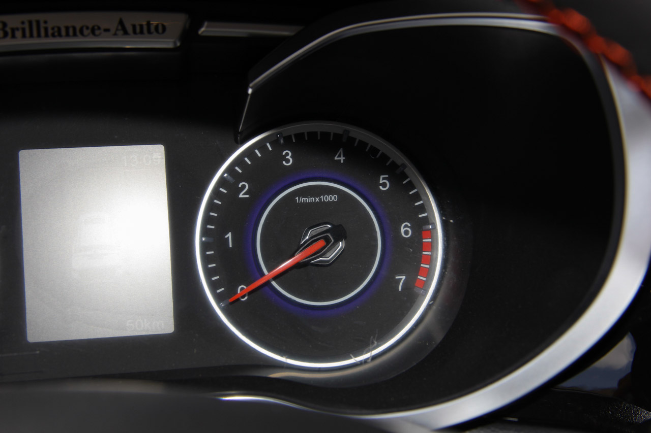 2016款中华V3 1.5L手动智能型