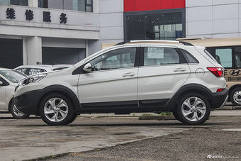 2016款昌河Q25 1.5L手动乐趣版 炫酷白