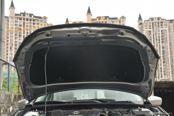 2016款马自达3昂克赛拉1.5L手动三厢豪华型 炫亮银