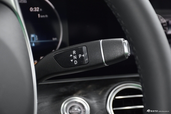 2018款奔驰E级改款2.0T自动 200L 运动型