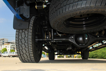 2017款黄海N3 2.5T手动两驱运动版XD25T5