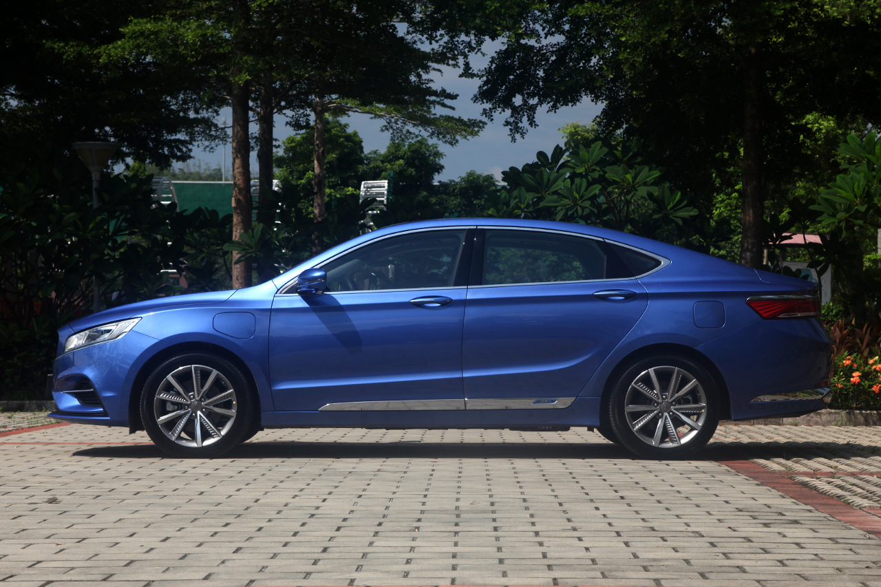 2018款吉利博瑞GE新能源PHEV 耀享版