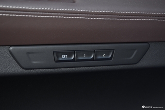 2018款宝马7系730Li 2.0T自动尊享型卓越套装