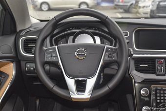 2017款沃尔沃V40 1.5T自动T3 智逸版