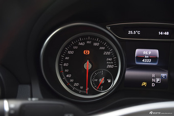 2017款奔驰CLA级改款 2.0T自动220 4MATIC