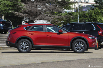 2018款马自达CX-4 2.0L自动两驱蓝天领先版