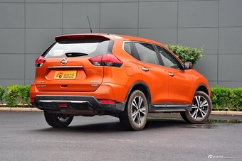 2017款奇骏2.5L自动CVT七座领先版 4WD