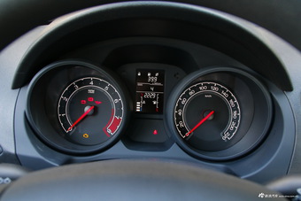 2016款名爵锐行1.5L手动风尚版