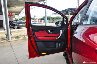 2016款哈弗H1 1.5L手动豪华型蓝标改款 爵仕红