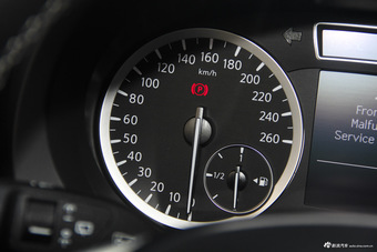 2017款英菲尼迪QX30 1.6T自动两驱时尚版