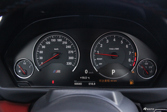 2017款宝马M4自动双门轿跑车