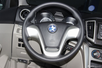 2016款启辰T70 1.6L手动睿行版