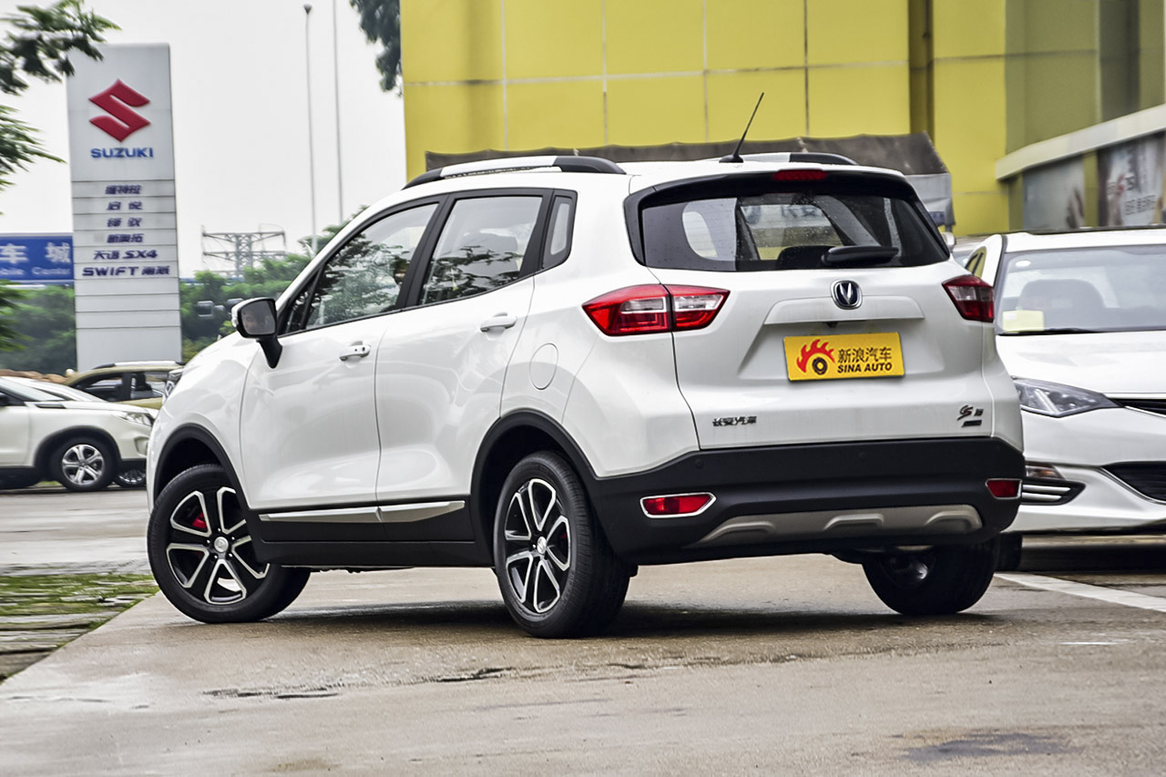 2016款长安CS15 1.5L手动尊贵版