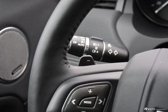 2018款揽胜极光2.0T自动致动版240PS