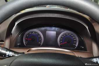 2014款众泰Z300 1.5L手动豪华型