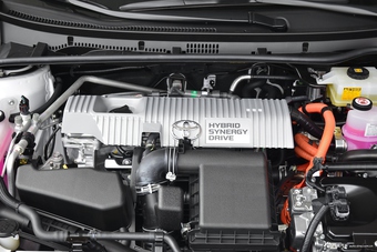 2017款卡罗拉改款双擎1.8L自动CVT精英版
