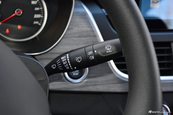 2019款宝骏730 1.5T自动DCT时尚型7座