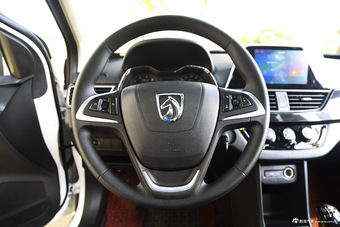 2016款宝骏310 1.2L手动豪华型