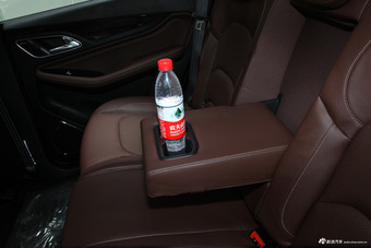 2017款宝骏560 1.5T DCT尊享型