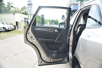 2015款众泰T600 1.5T手动尊贵型 典雅金