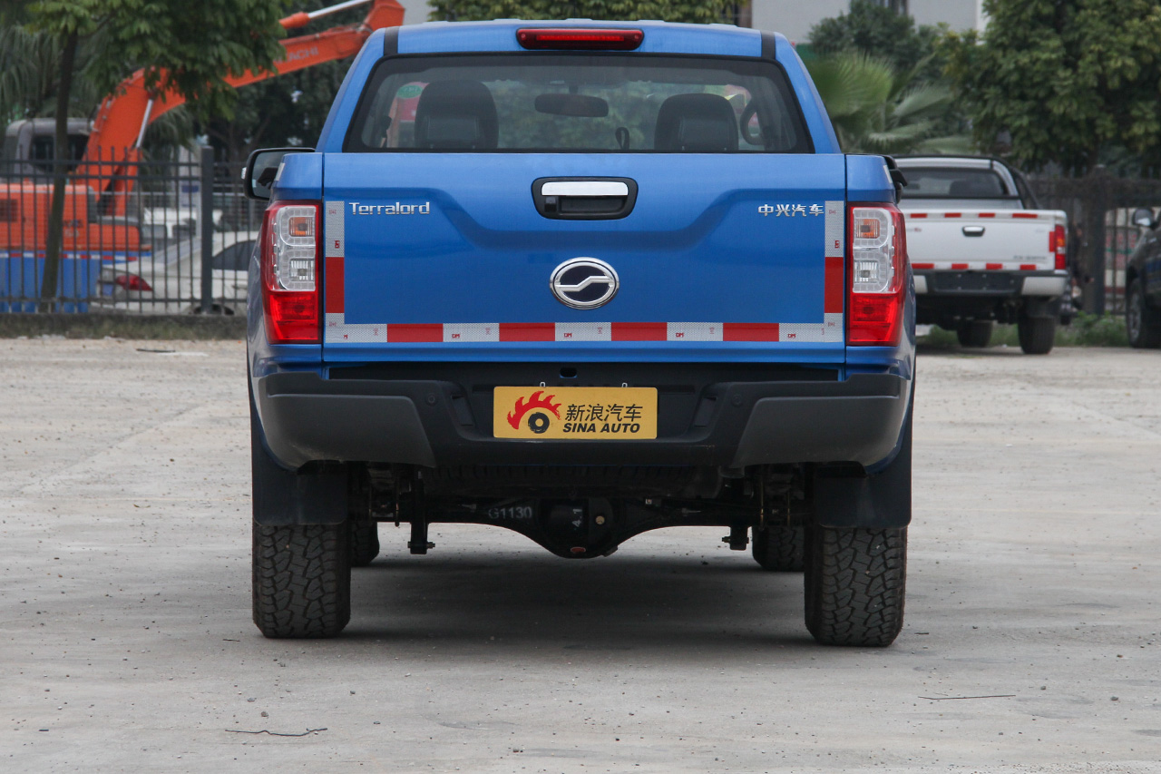 2018款领主2.5T手动柴油大双两驱豪华型 