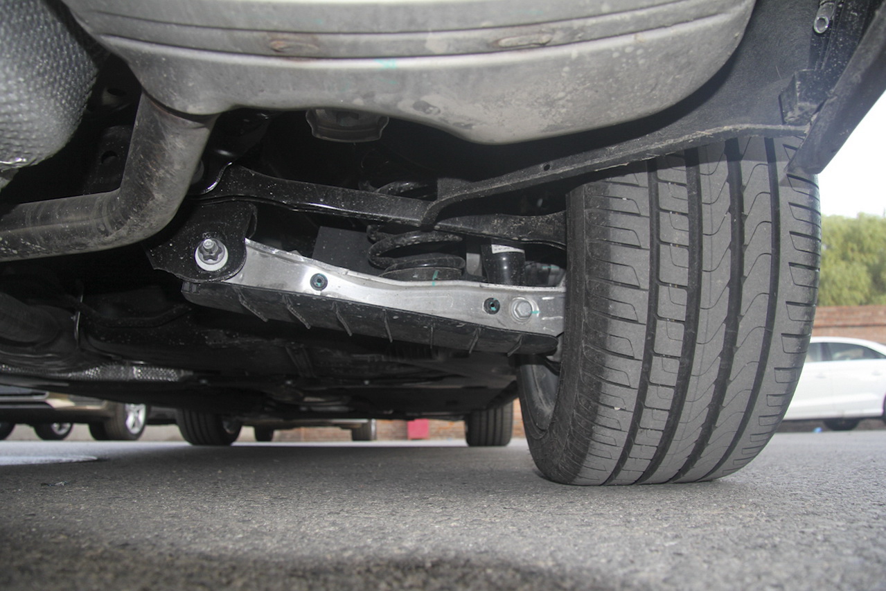 2017款奥迪A4L 2.0T自动45TFSI quattro运动型