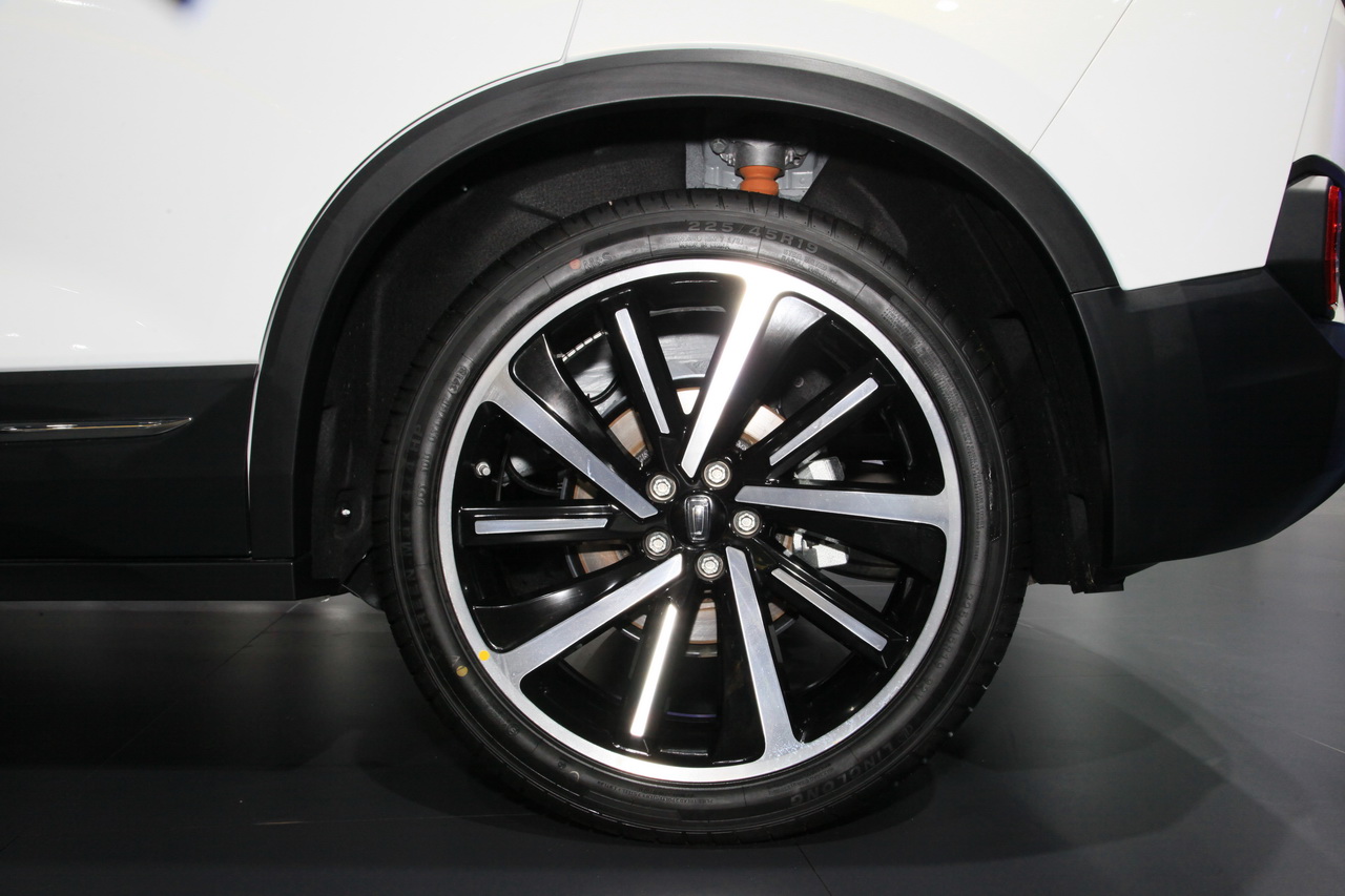 2018广州车展实拍：奔腾T77