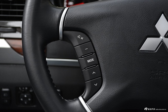 2018款帕杰罗3.0L自动尊贵版