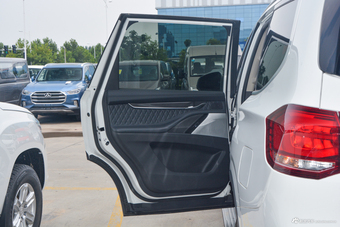 2017上汽大通D90 2.0T自动四驱北极星