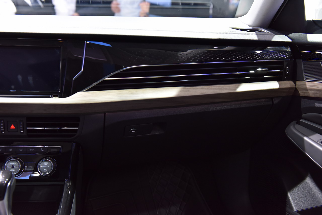 2018广州车展实拍：帕萨特插电混动