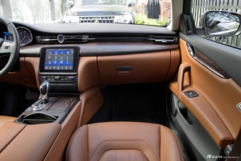 2017款总裁3.0T自动标准型 炭黑