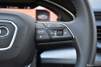 2018款奥迪Q5L 2.0T自动45 TFSI尊享运动型