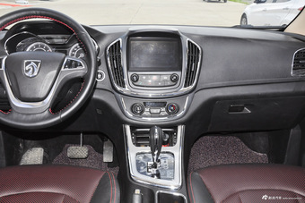 2016款宝骏560 1.8L AMT智能手动版豪华型 勃艮第红