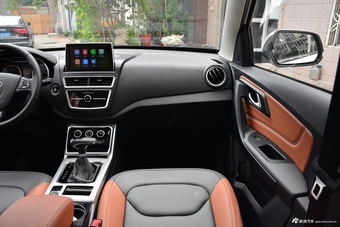 2019款奔腾X40 1.6L自动互联智酷型