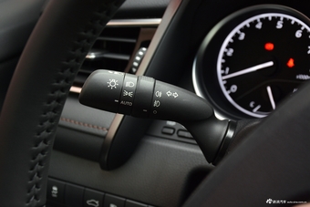   2018款凯美瑞2.0E自动领先版