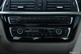 2017款宝马3系2.0T自动豪华设计套装320Li