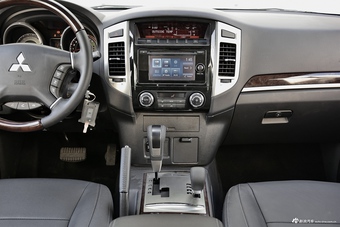 2016款帕杰罗三门版3.8L V6 GLS中东版