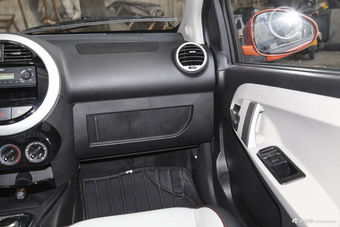 2016款吉利熊猫1.0L AMT萌动版