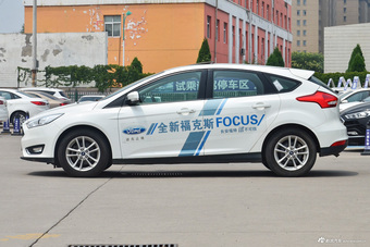 2017款福克斯两厢1.0T手动超能风尚型智行版EcoBoost 125
